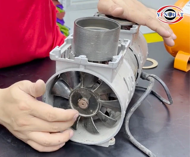 Check lọc gió máy nén khí