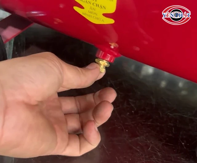 Xả van nước máy nén khí