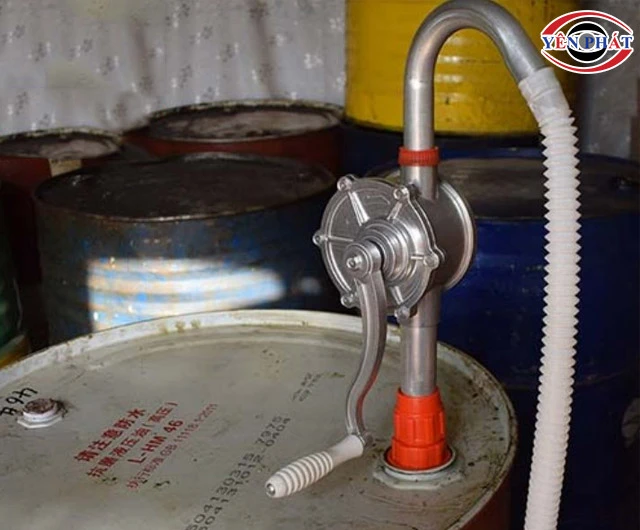 máy hút dầu diesel tay quay
