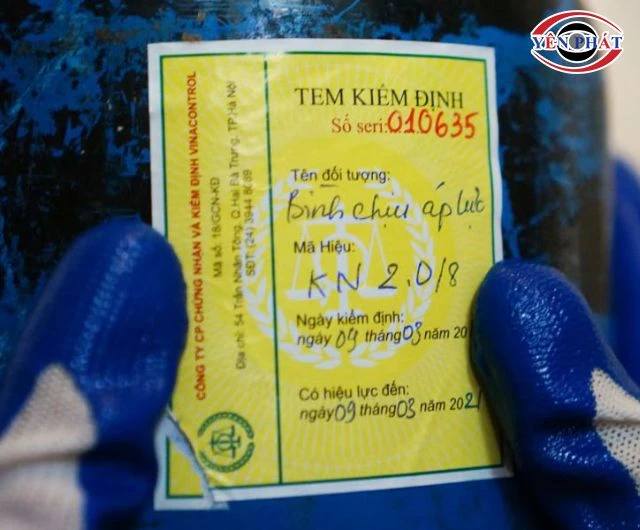 Tem kiểm định cần dán lên máy nén khí