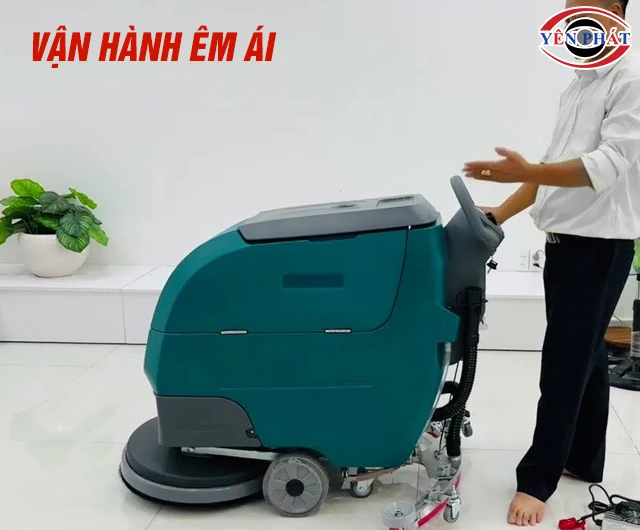 Máy chà sàn công nghiệp liên hợp Kumisai KMS 65C vận hành êm