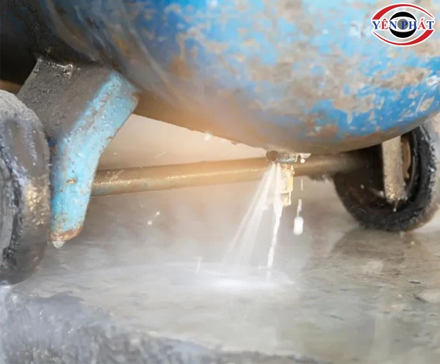 Cách xả nước trong máy nén khí bằng tay