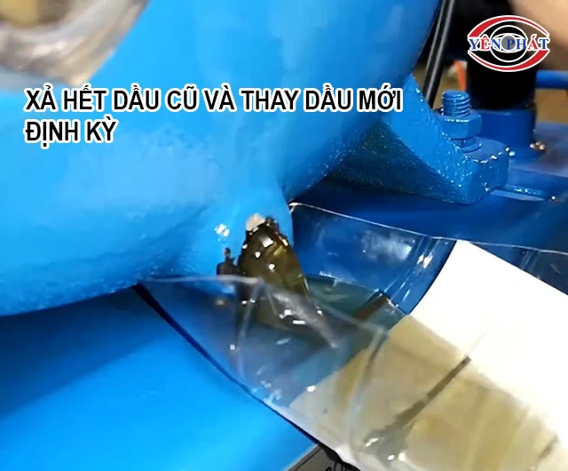 xả hết dầu cũ và thay dầu mới