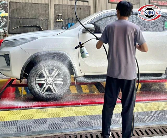 Rửa xe máy PHONG