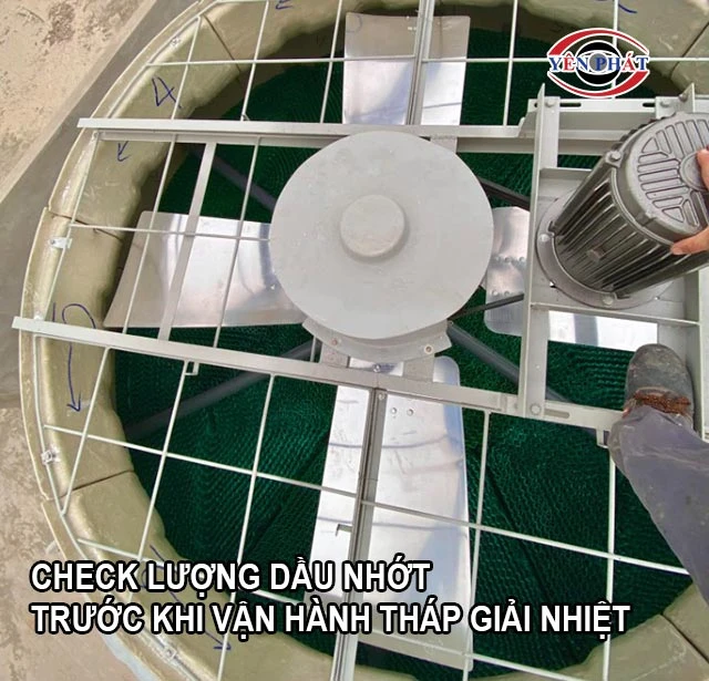 Check lượng dầu nhớt trong tháp