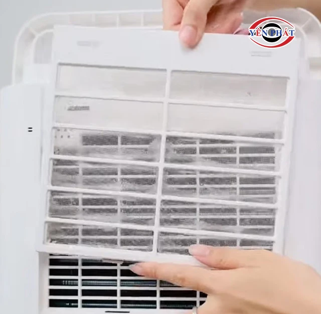 vệ sinh màng lọc máy hút ẩm