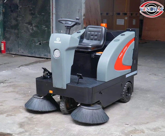 Xe quét rác ngồi lái không cabin