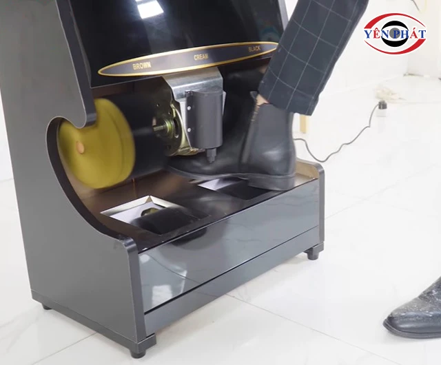 sử dụng máy đánh giày để đánh bóng