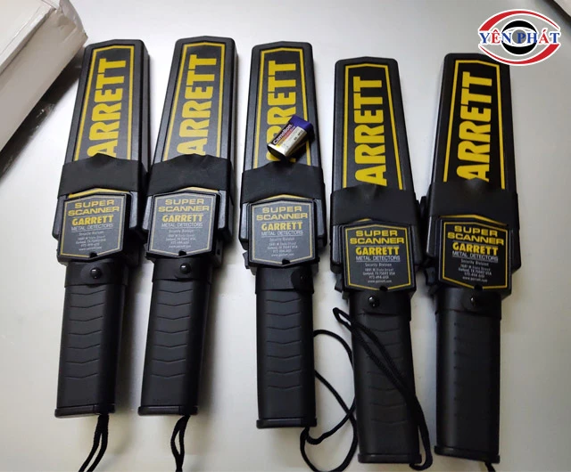 Giá máy dò kim loại cầm tay