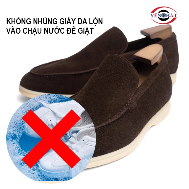 không giặt giày da lộn với nước