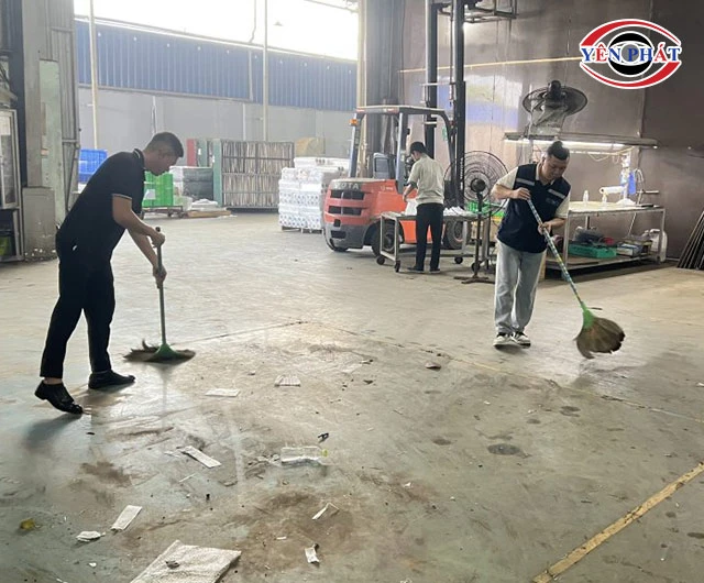 vệ sinh qua bề mặt sàn