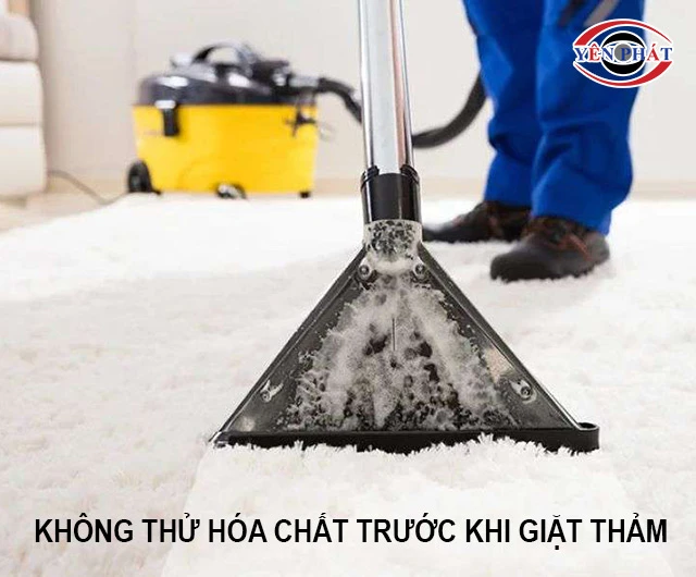 Không thử hóa chất trước khi giặt thảm
