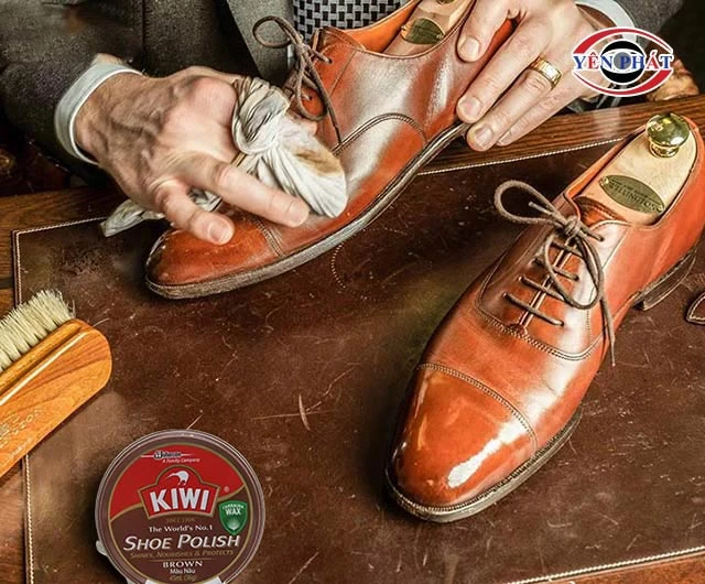 Xi đánh giày nâu