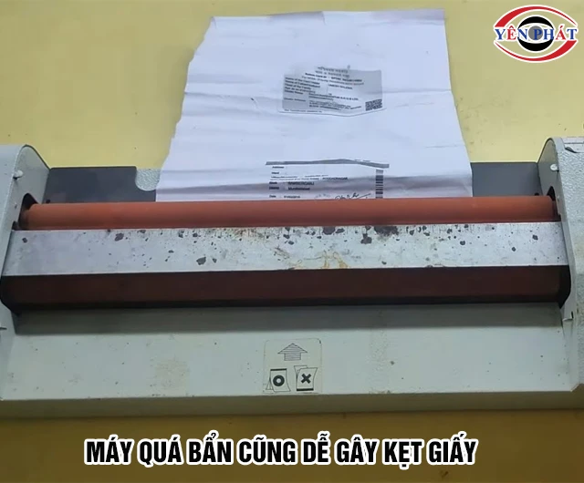 Máy quá bẩn khiến máy ép plastic bị kẹt giấy