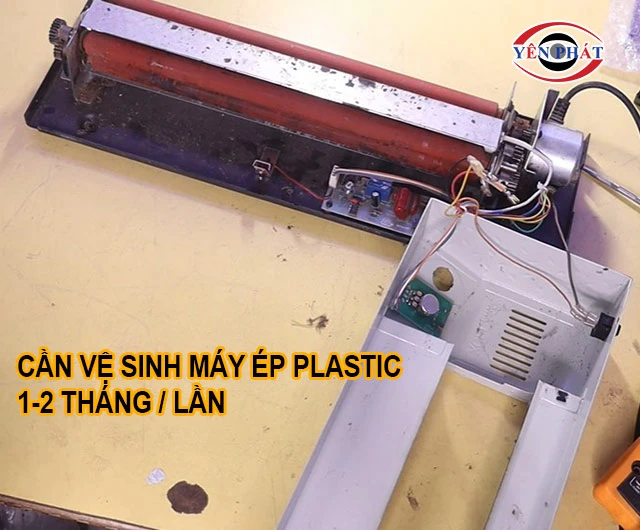 tần suất vệ sinh máy ép plastic