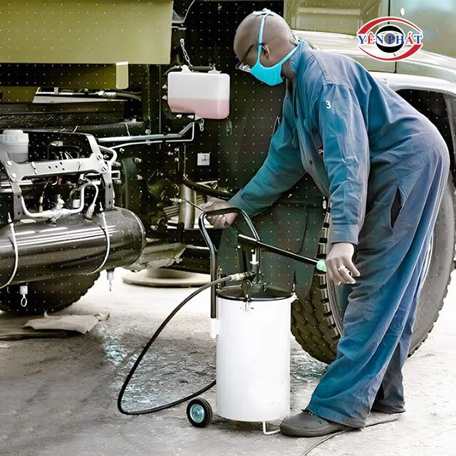 sử dụng máy bơm mỡ bằng tay