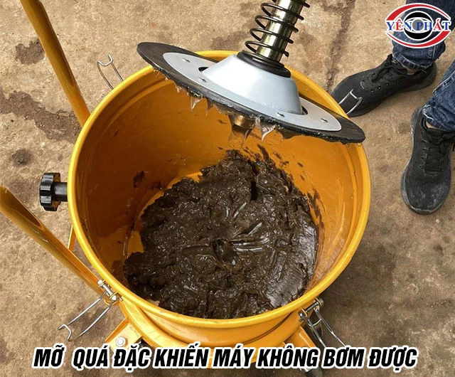 Sửa chữa máy bơm mỡ bị mỡ quá đặc