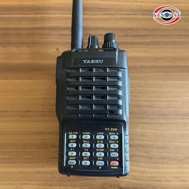 Máy bộ đàm YAESU FT-250R