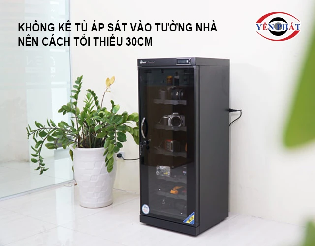 không kê tủ chống ẩm sát tường