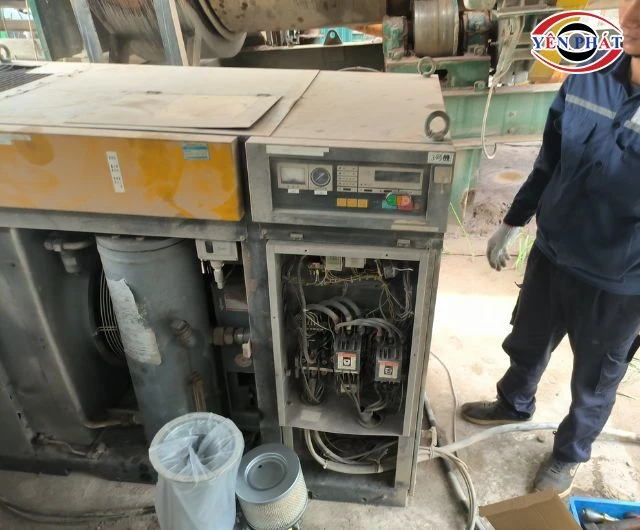 Vệ sinh máy nén khí trục vít