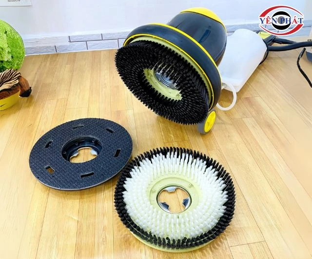 Đầy đủ bàn chà đi kèm máy chà sàn đơn Supper Clean SC 154A