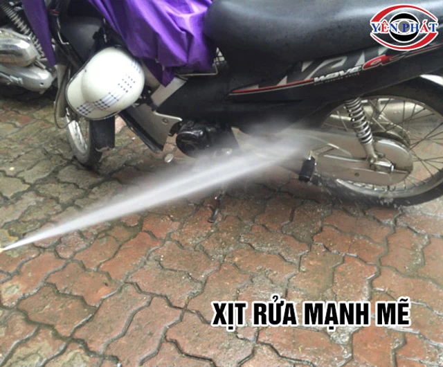 Máy rửa xe của Đức xịt mạnh mẽ