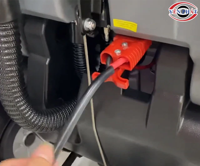 Cách sạc ắc quy máy chà sàn