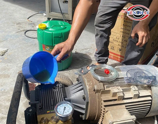 Cách thay dầu máy rửa xe dây đai: Đúng kỹ thuật, Đơn giản