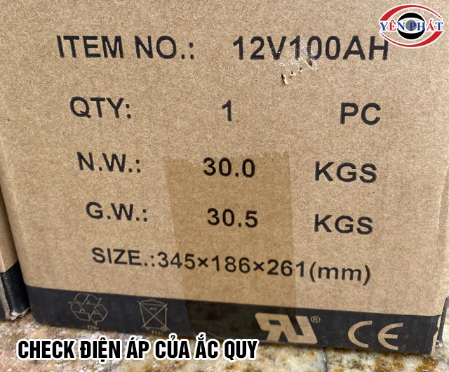 Check điện áp ắc quy máy chà sàn