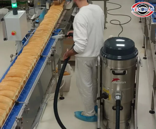 Máy hút bụi bị hôi do hút phải vụn thức ăn dễ phân hủy