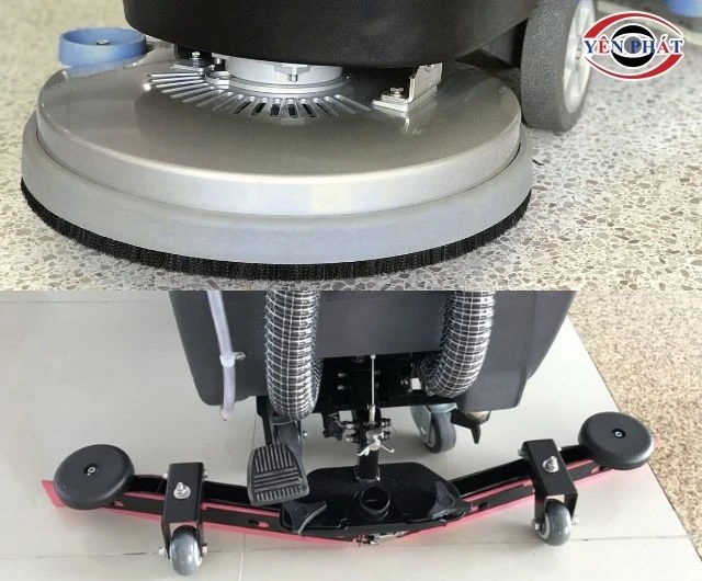 Máy chà sàn Kumisai KMS 68Z có bàn chải lớn, cần gạt dài