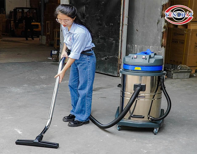 máy hút bụi 70 lít vận hành bền bỉ