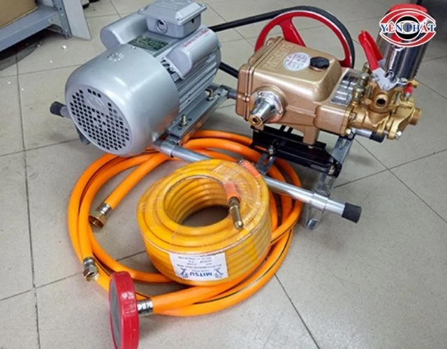 Chuẩn bị dùng máy rửa xe dây đai