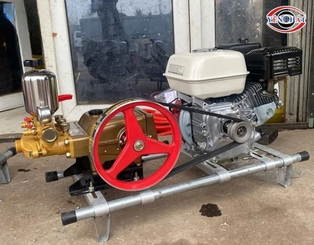 Máy rửa xe dây đai chạy xăng 6.5HP
