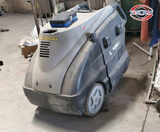 Máy rửa xe hơi nước nóng cũ Lavor