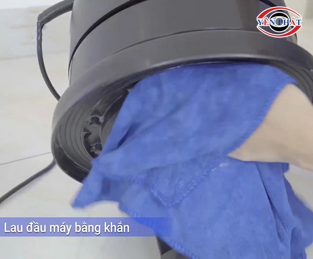 vệ sinh đầu máy hút bụi