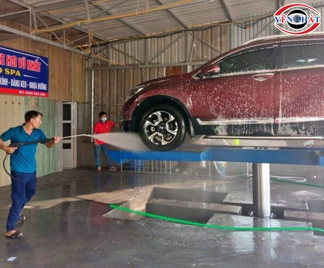 Cầu nâng mở tiệm rửa xe