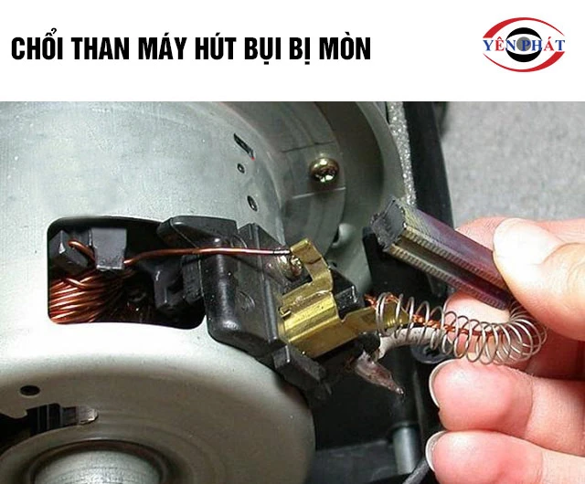 Máy hút bụi đang chạy thì ngắt do chổi than bị mòn
