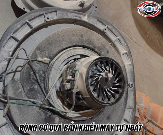 Máy hút bụi đang chạy thì ngắt do động cơ quá bẩn