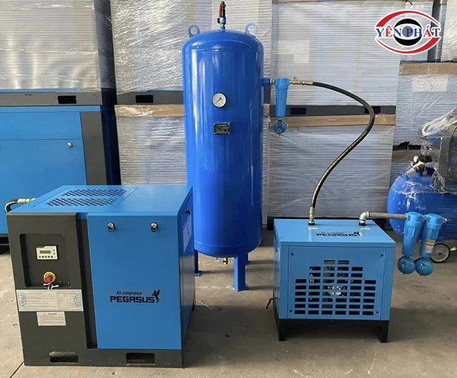 vị trí bình chứa khí lắp giữa máy nén khí và máy sấy khí