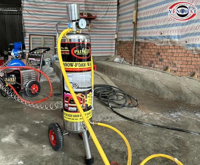 Bình bọt tuyết quy trình rửa xe ô tô chuyên nghiệp