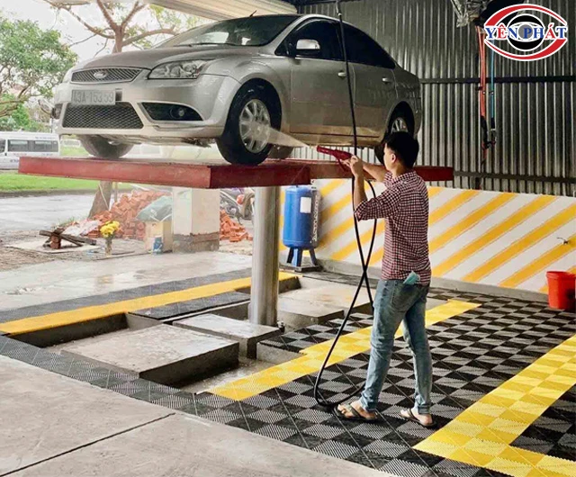 Cầu nâng cho quy trình rửa xe ô tô chuyên nghiệp