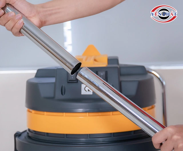 lắp phụ kiện máy hút bụi công nghiệp