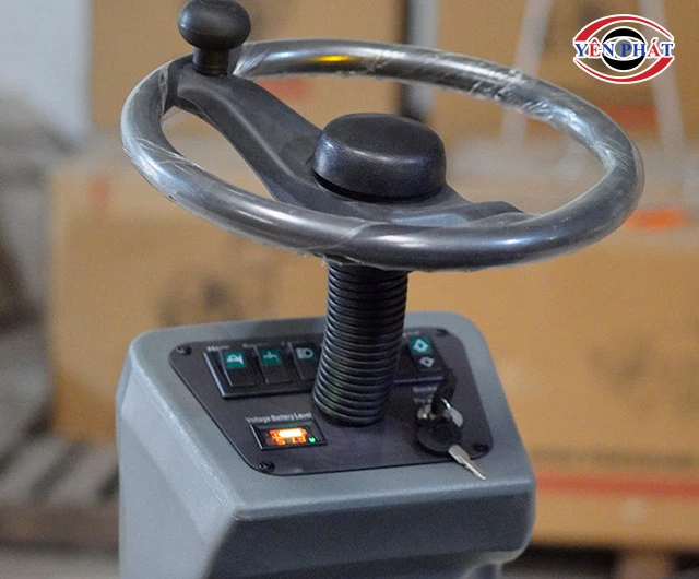 bảng điều khiển của xe quét rác