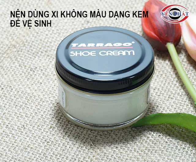 nên chọn xi đánh giày không màu dạng kem