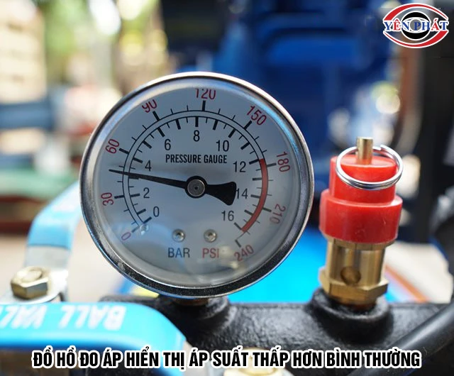 Dấu hiệu rơ le máy nén khí bị xì hơi thể hiện qua đồng hồ