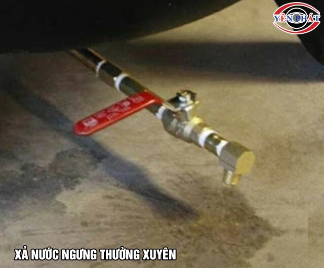 Xả nước ngưng khi rơ le máy nén khí bị xì hơi