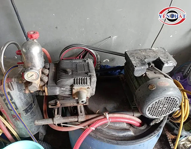 máy rửa xe dây curoa bụi bẩn