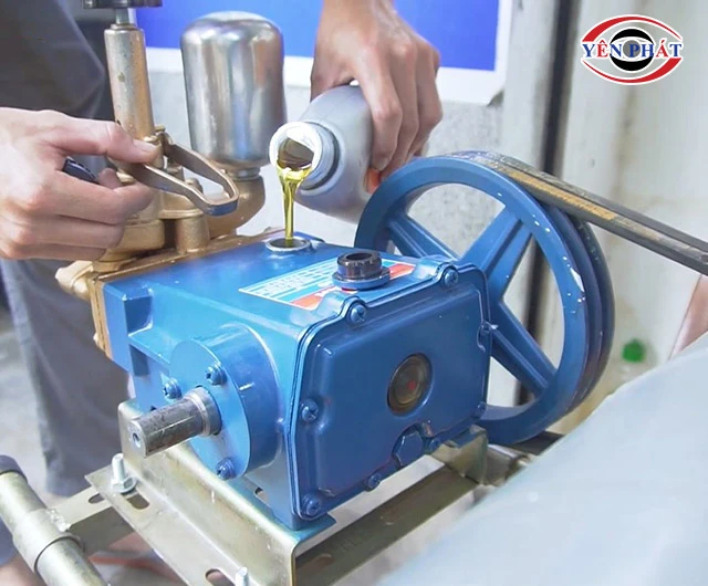 thay dầu máy rửa xe dây đai