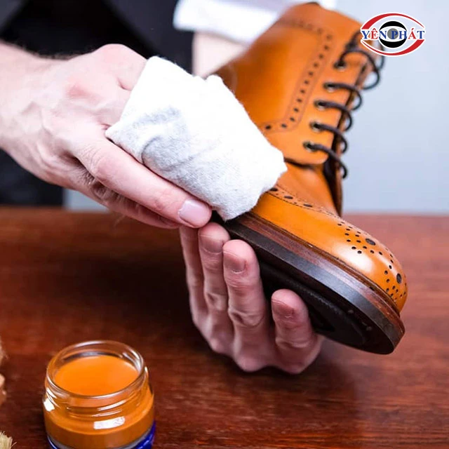 dùng xi đánh giày vệ sinh giầy da nữ